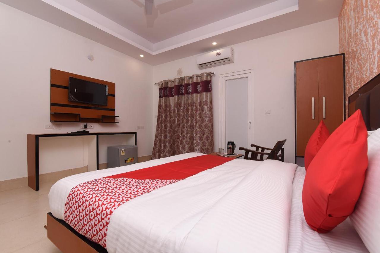 Capital O 13310 Noida Suites Exterior photo