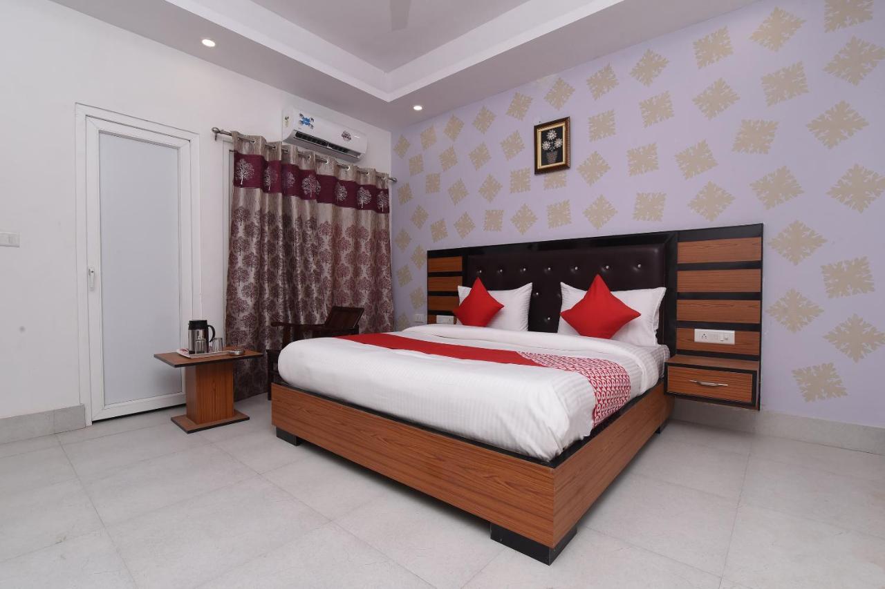 Capital O 13310 Noida Suites Exterior photo