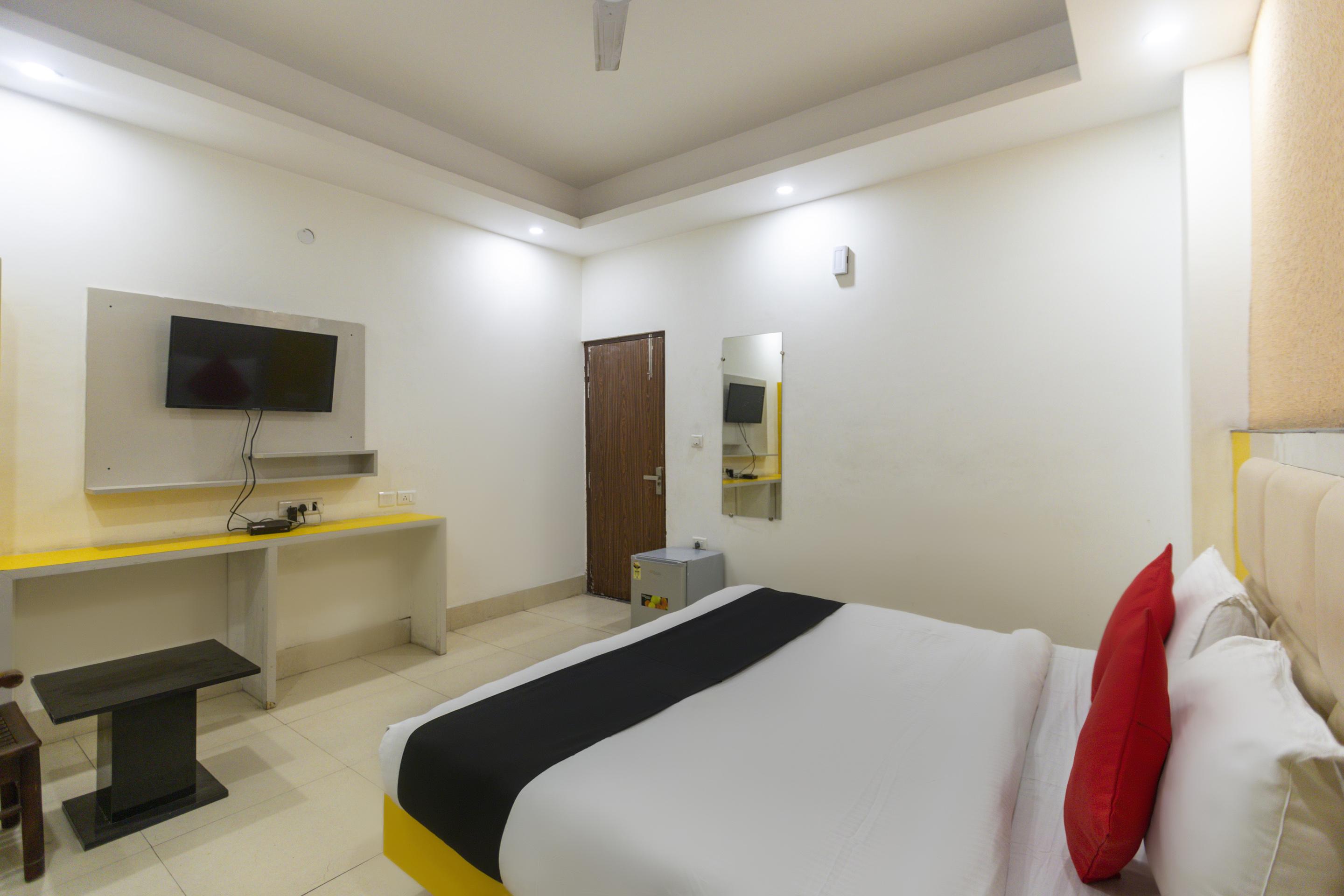 Capital O 13310 Noida Suites Exterior photo