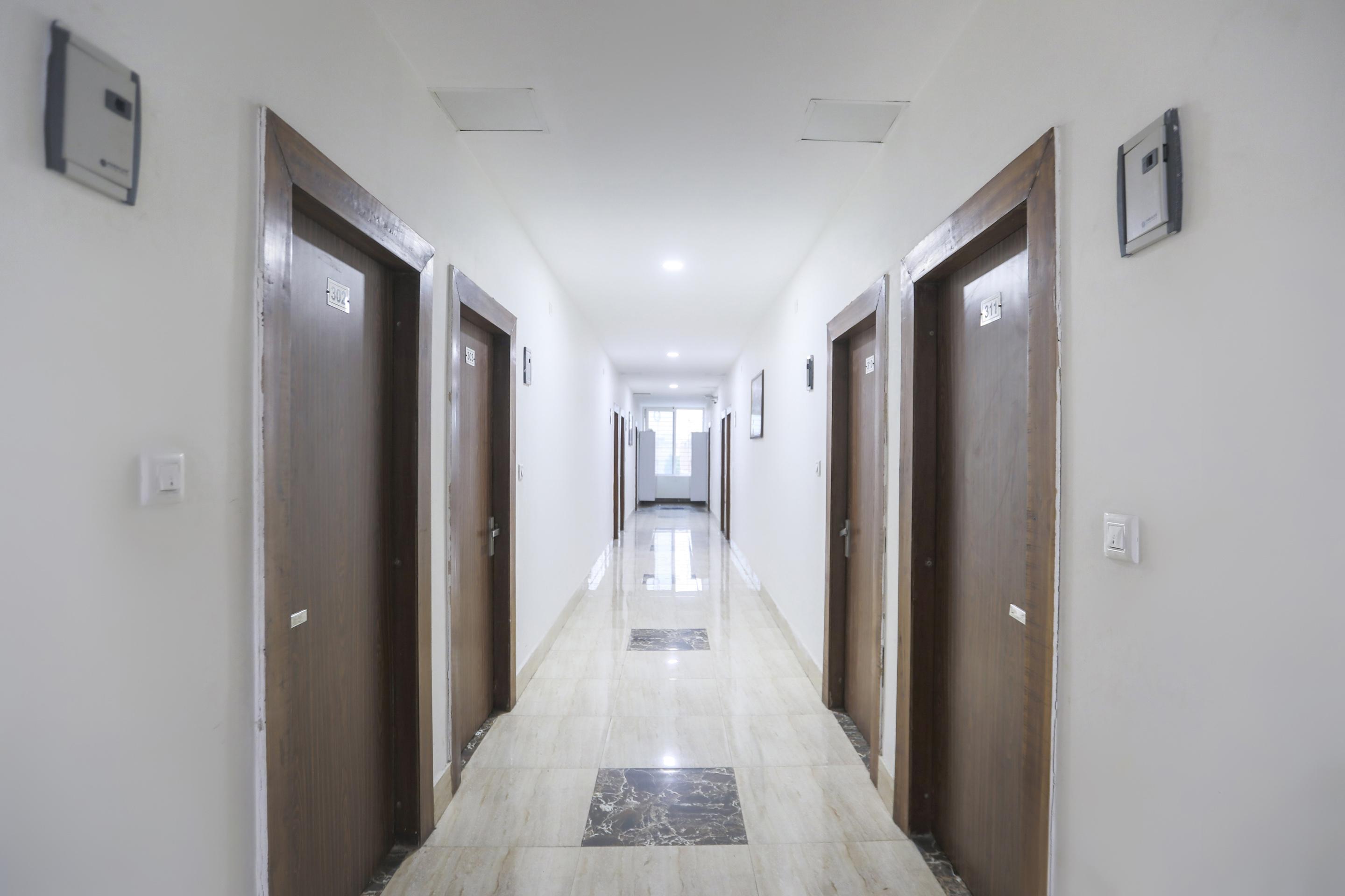 Capital O 13310 Noida Suites Exterior photo