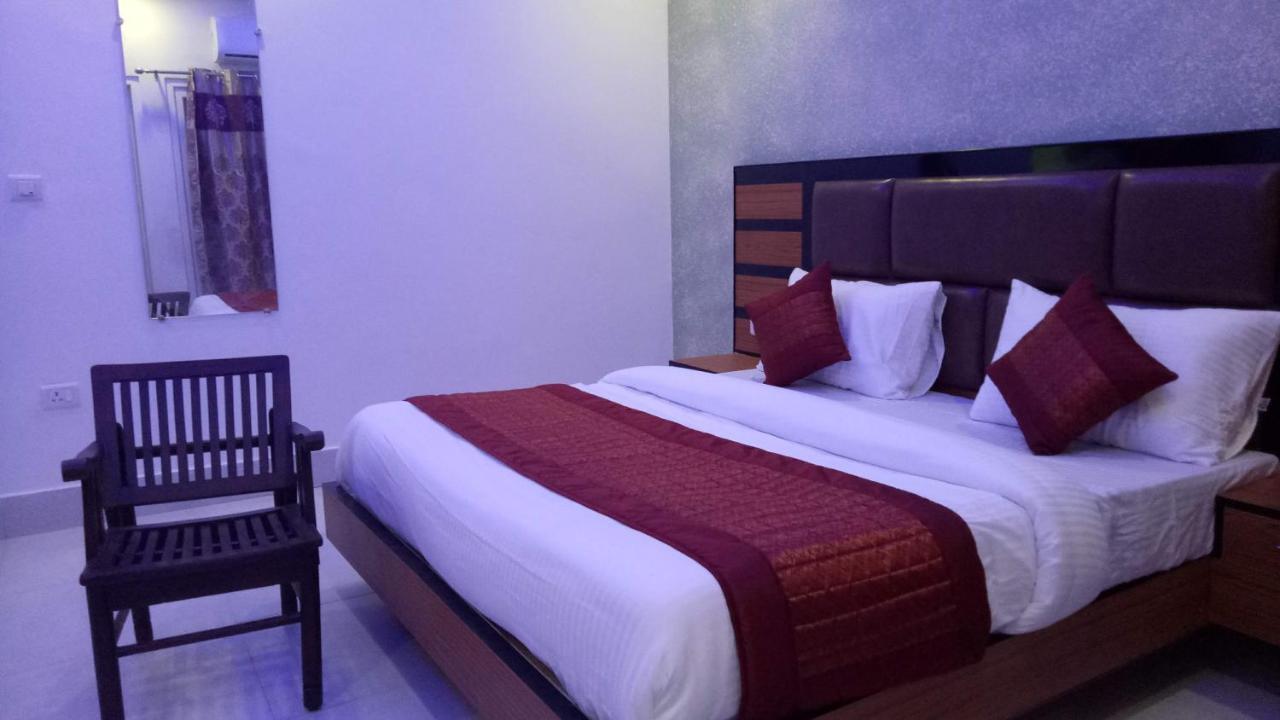 Capital O 13310 Noida Suites Exterior photo