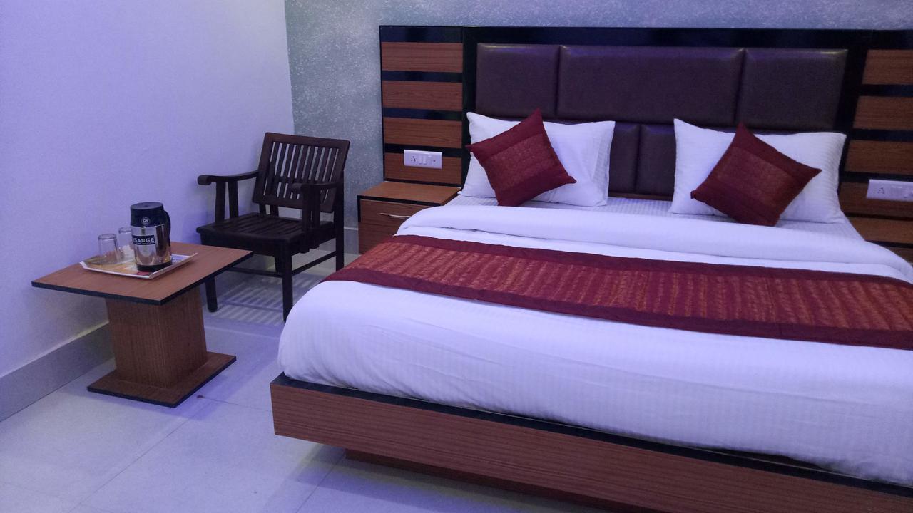 Capital O 13310 Noida Suites Exterior photo