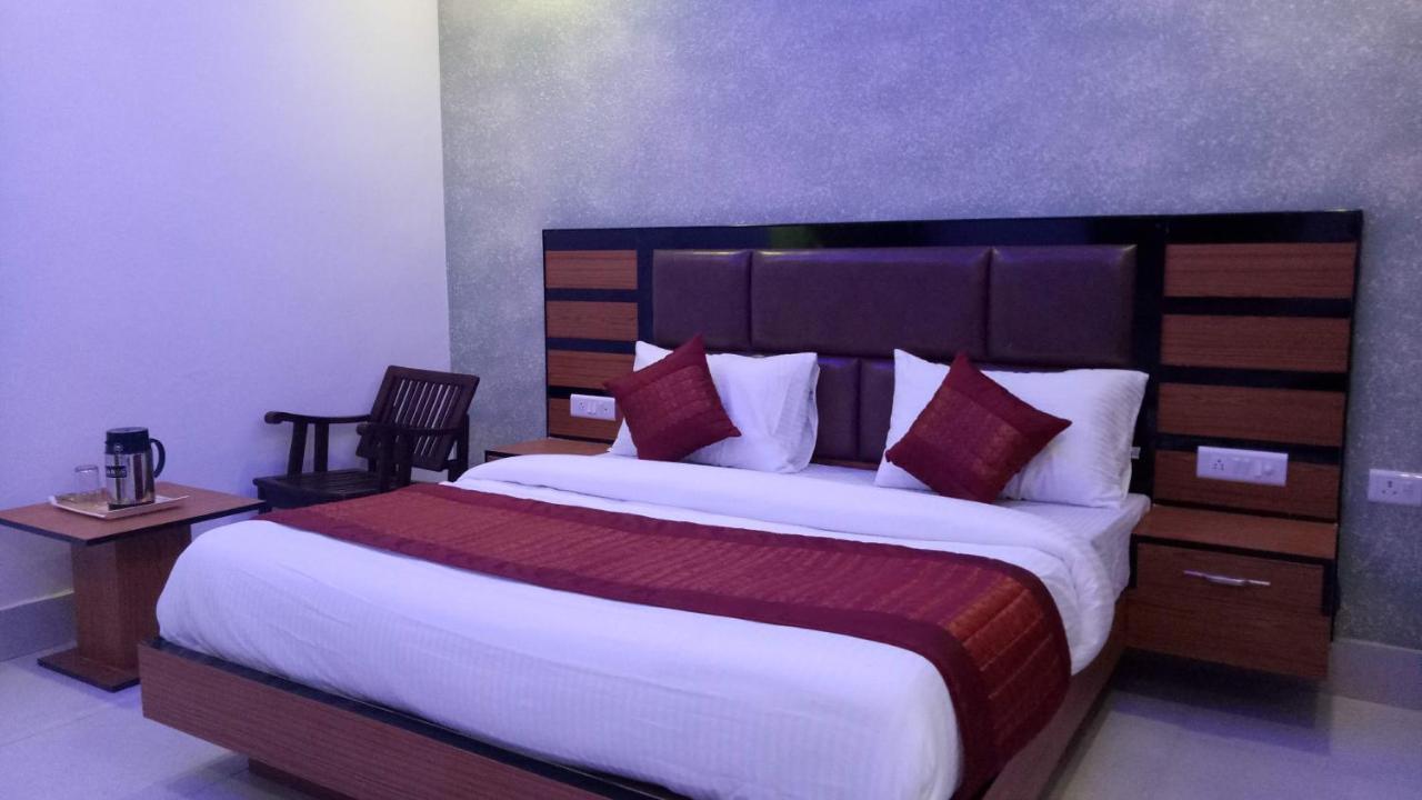 Capital O 13310 Noida Suites Exterior photo
