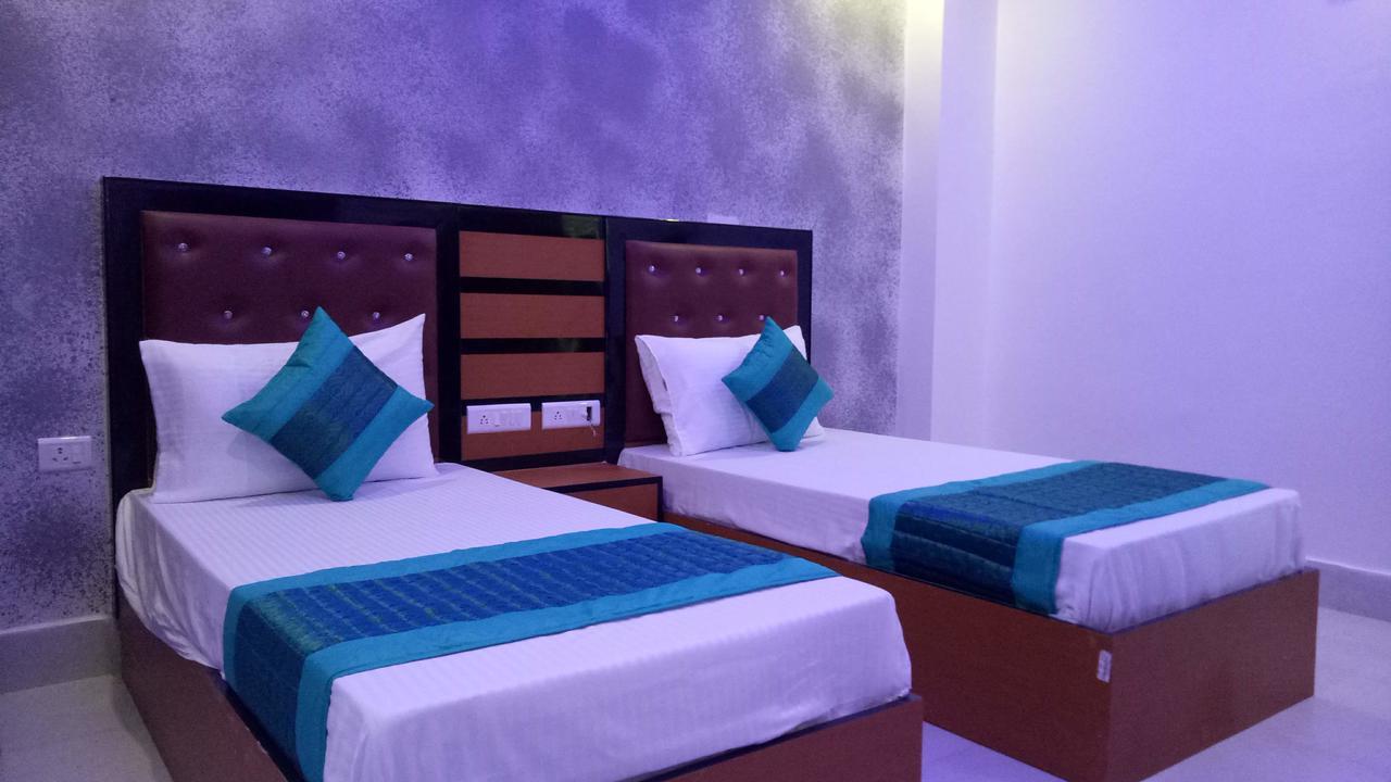 Capital O 13310 Noida Suites Exterior photo