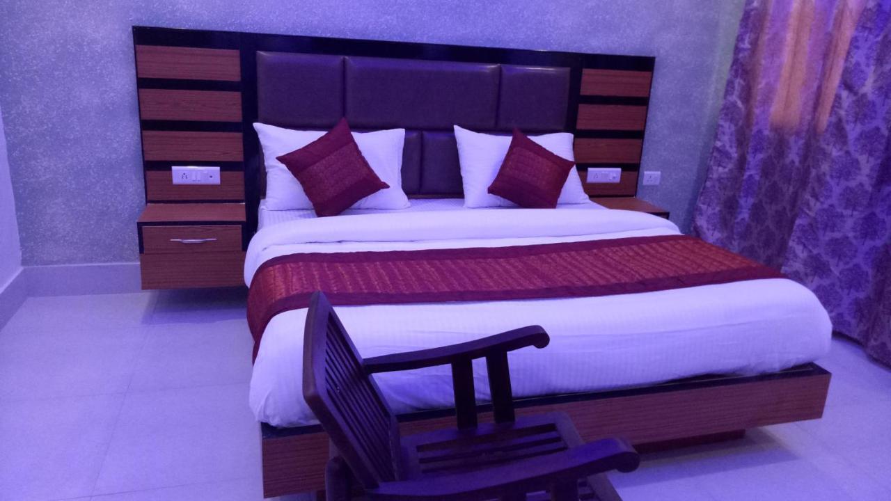 Capital O 13310 Noida Suites Exterior photo