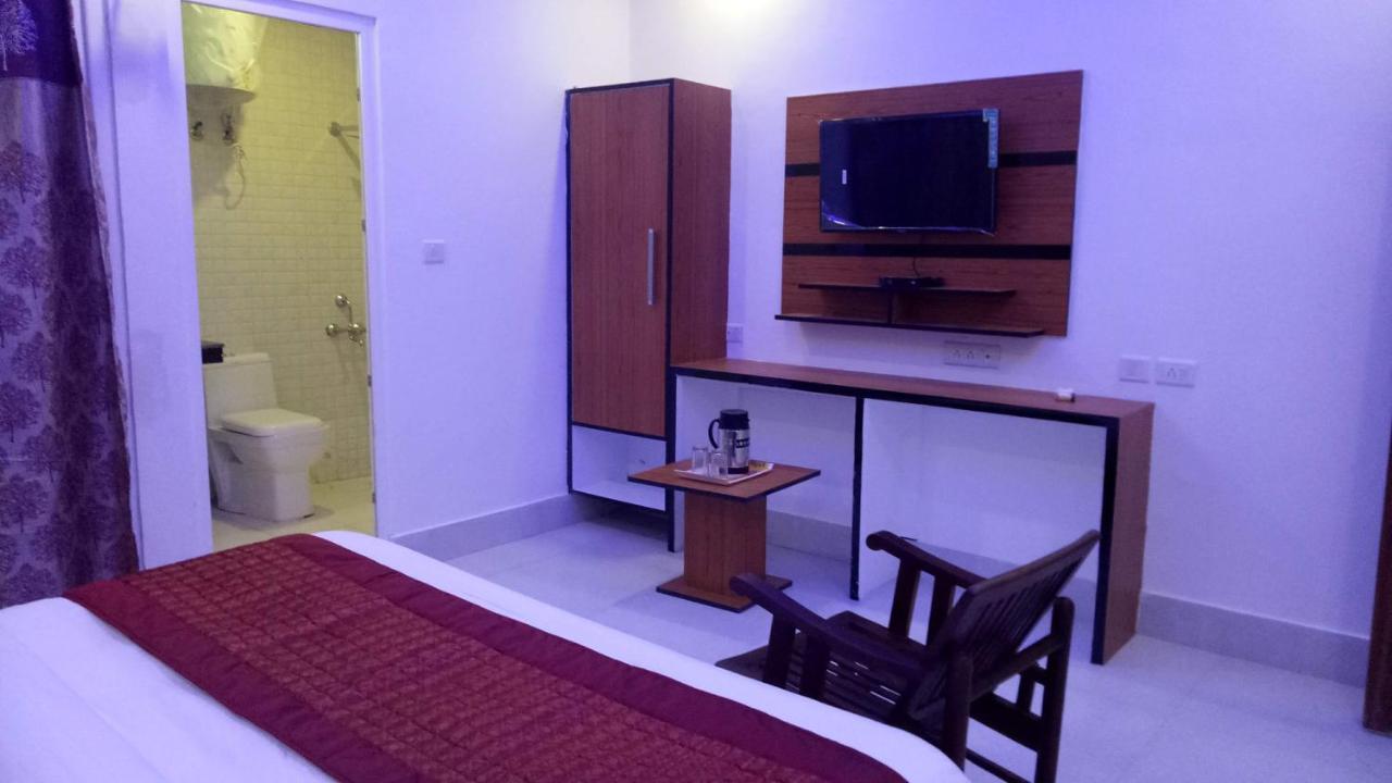 Capital O 13310 Noida Suites Exterior photo
