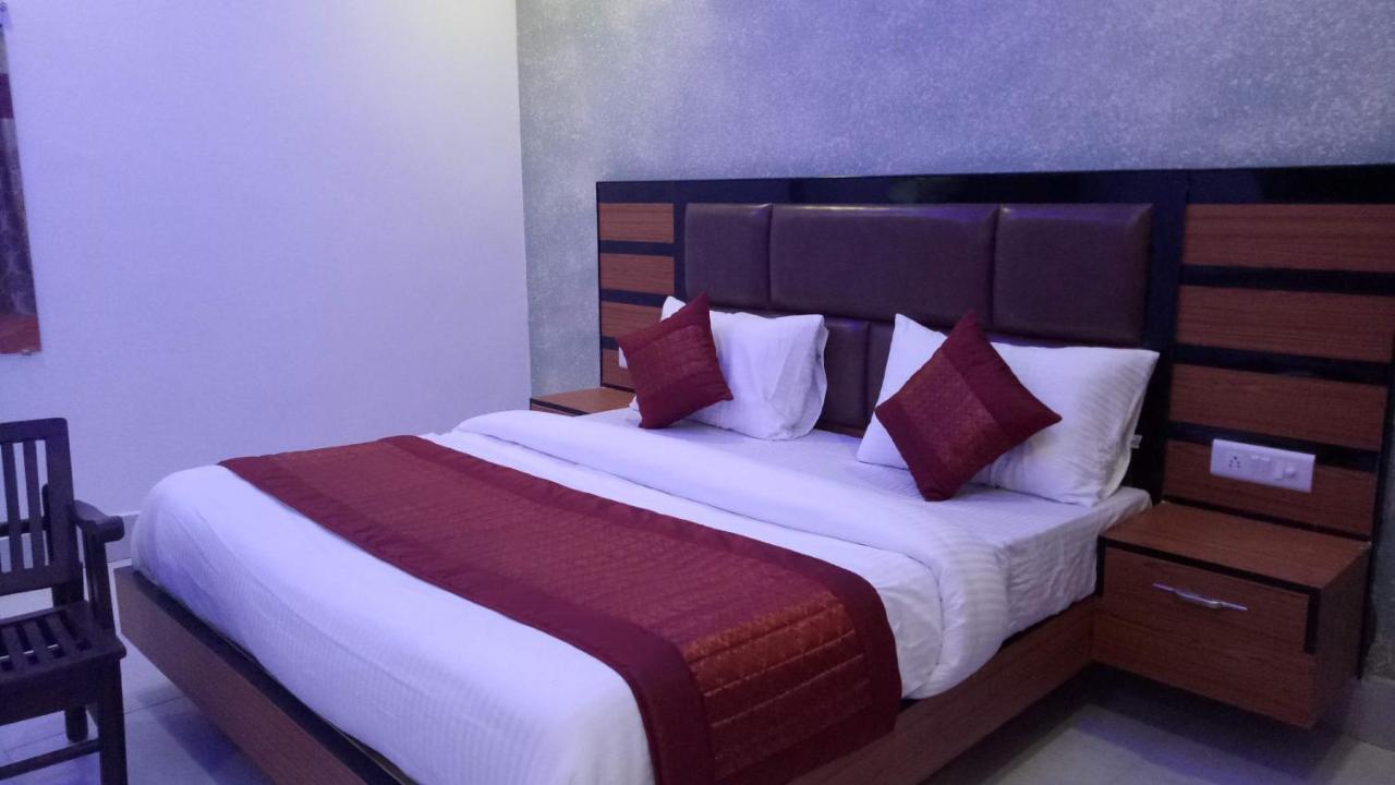 Capital O 13310 Noida Suites Exterior photo