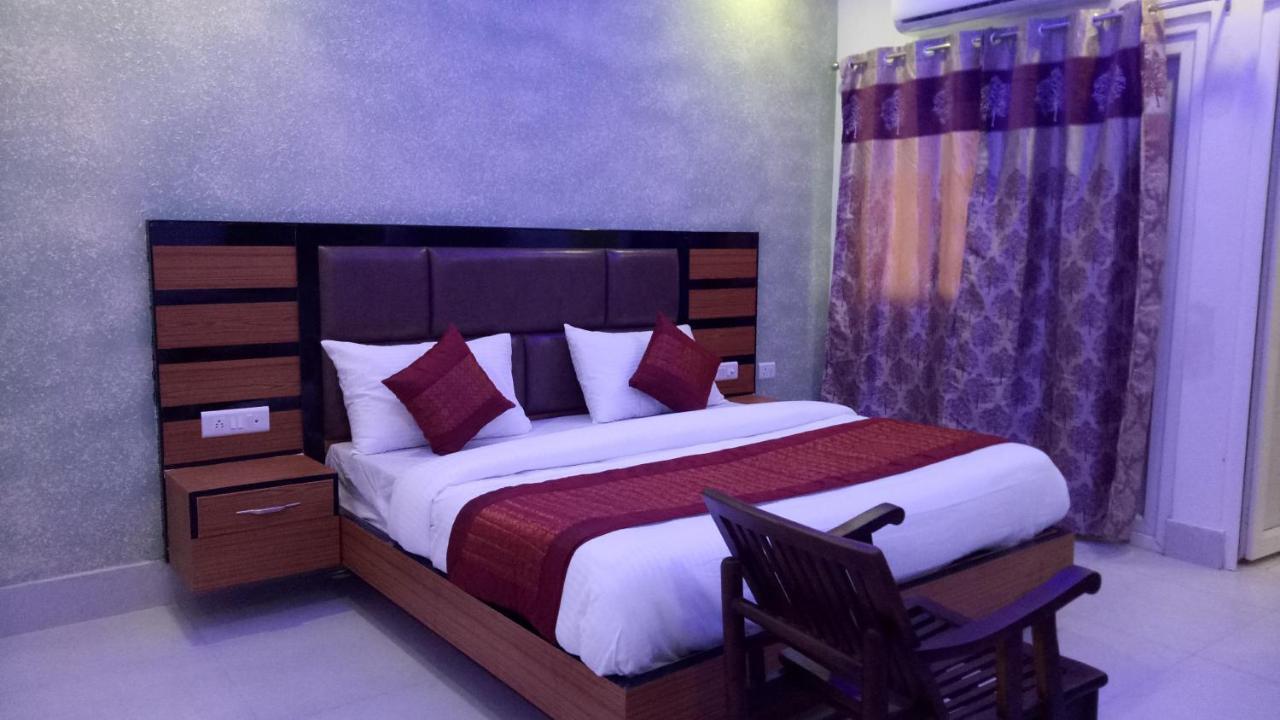 Capital O 13310 Noida Suites Exterior photo