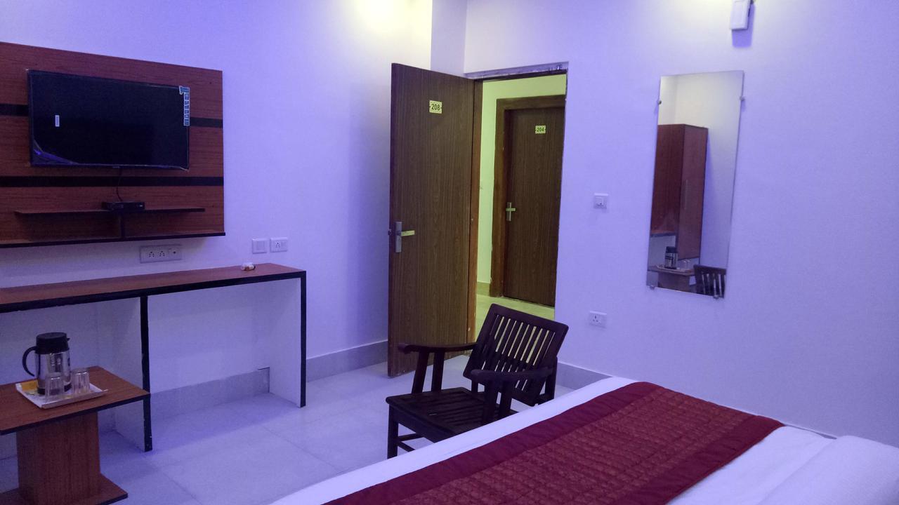 Capital O 13310 Noida Suites Exterior photo