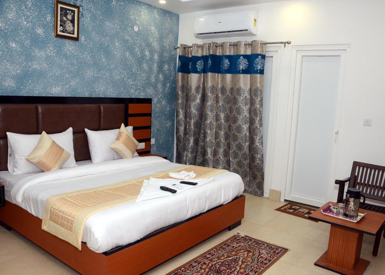 Capital O 13310 Noida Suites Exterior photo