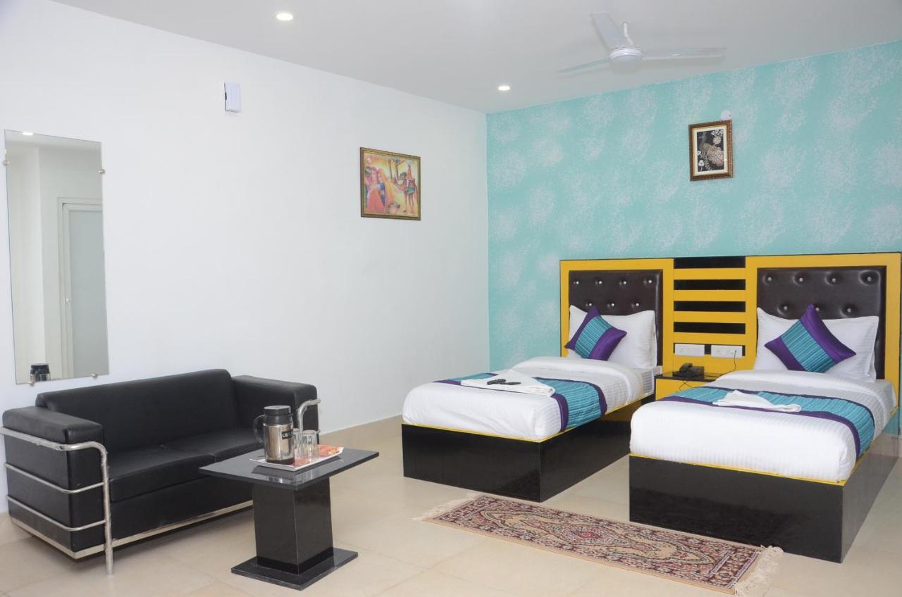 Capital O 13310 Noida Suites Exterior photo